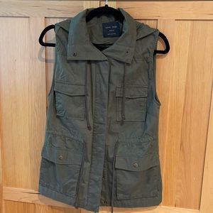 Sleeveless army green button up hooded jacket! Medium, by Love Tree
